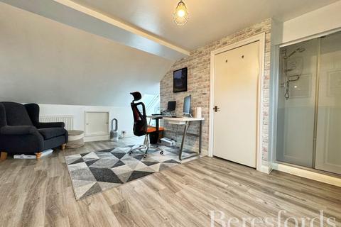 34 Cavenham Gardens, Hornchurch, RM11 2AU