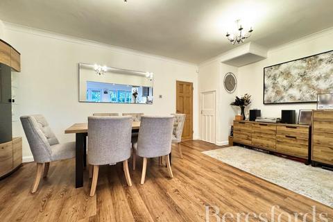 34 Cavenham Gardens, Hornchurch, RM11 2AU