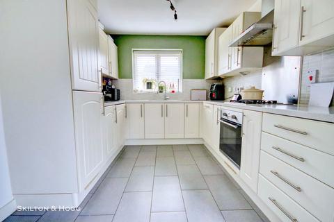 3 bedroom detached house for sale, Claydon Road, Daventry NN11