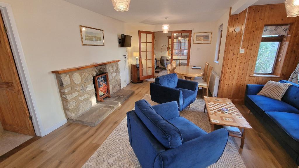 Sitting Room / Dining Room