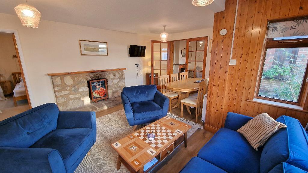 Sitting Room / Dining Room