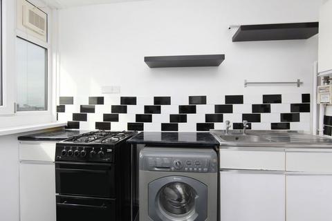 1 bedroom flat to rent, Knowles House, Neville Gill Close, London, SW18