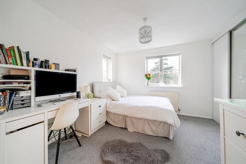 13 Alberta Drive, Smallfield, Horley, RH6 9QU