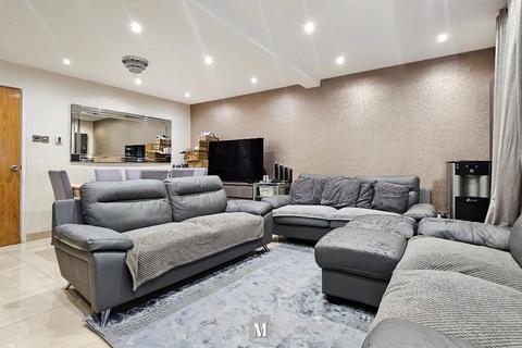 undefined, Rochford Gardens, Slough, Buckinghamshire, SL2 5XA