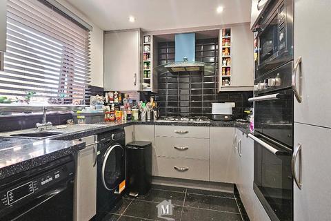 undefined, Rochford Gardens, Slough, Buckinghamshire, SL2 5XA