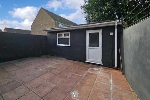 undefined, Rochford Gardens, Slough, Buckinghamshire, SL2 5XA