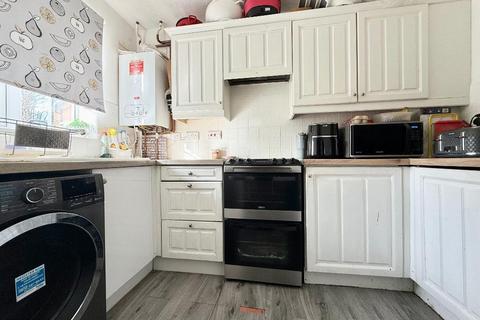 2 bedroom end of terrace house for sale, Cromer Way, Bushmead, Luton, Bedfordshire, LU2 7EE