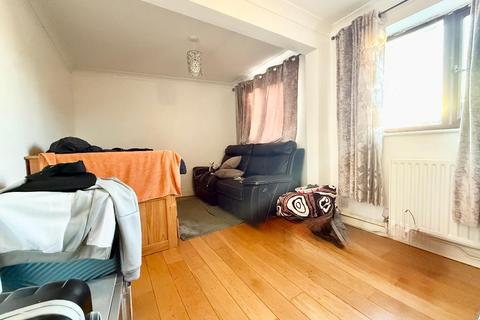36 Kidner Close, Luton, LU2 7SX