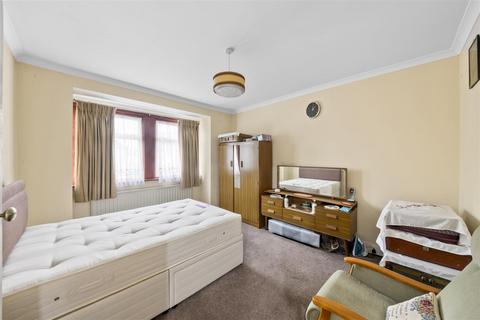 3 bedroom semi-detached house for sale, Norwood Gardens, Southall UB2