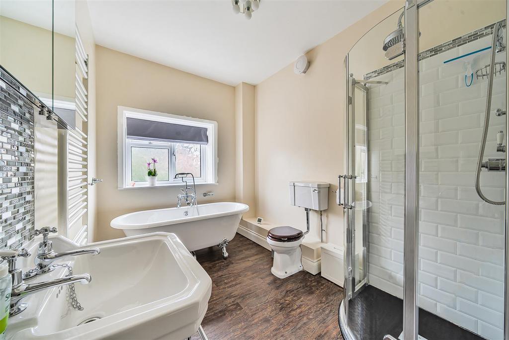 The Promenade Bathroom