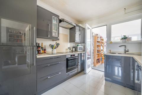 12 Abbots Road, Burghfield Common, Reading, RG7 3LD