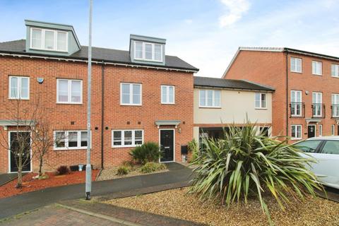 4 bedroom terraced house for sale, Walton Park Street, West Yorkshire WF10