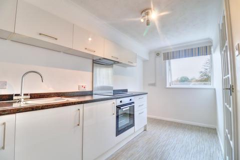 2 bedroom apartment to rent, Windsor Drive, Buckinghamshire HP13