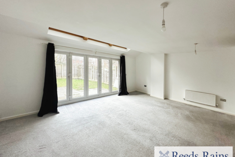 3 bedroom house to rent, Lord Street, Salford M7