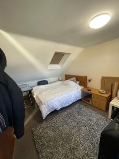 1 bedroom in a house share to rent, Room 5