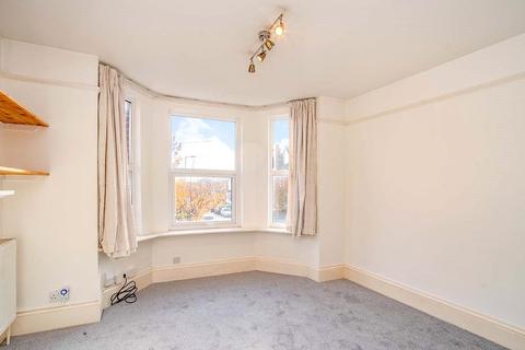 1 bedroom maisonette to rent, Queens Place, Hertfordshire WD17