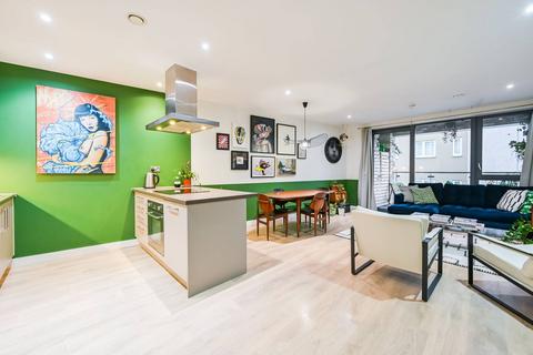 3 bedroom flat for sale, Duesbury House, London E3