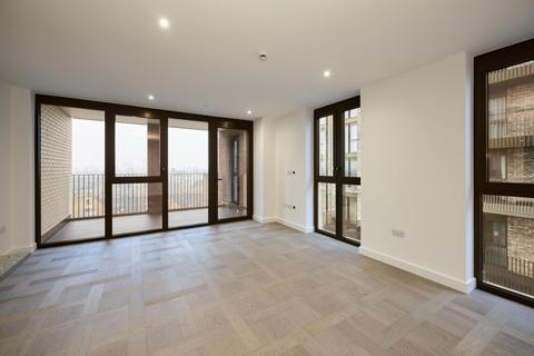 3 bedroom flat to rent, Saffron Tower, London E1W