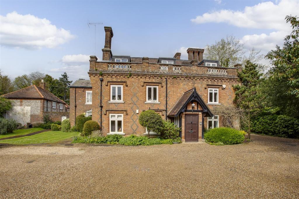 Flat 3 Totteridge House, Totteridge Lane, HP13 7 LR