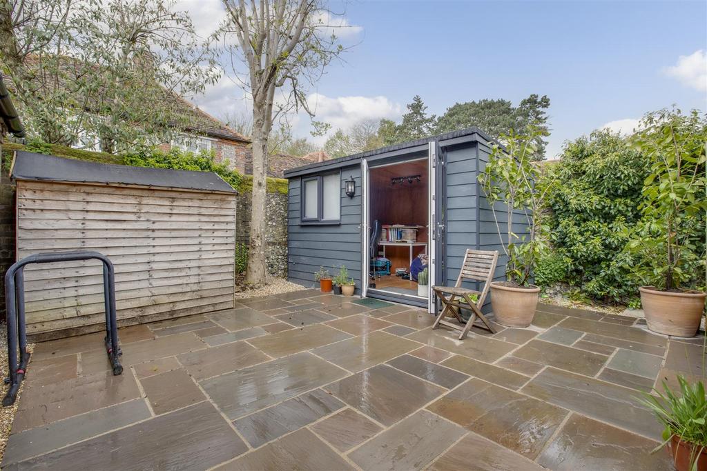 Flat 3 Totteridge House, Totteridge Lane, HP13 7 LR