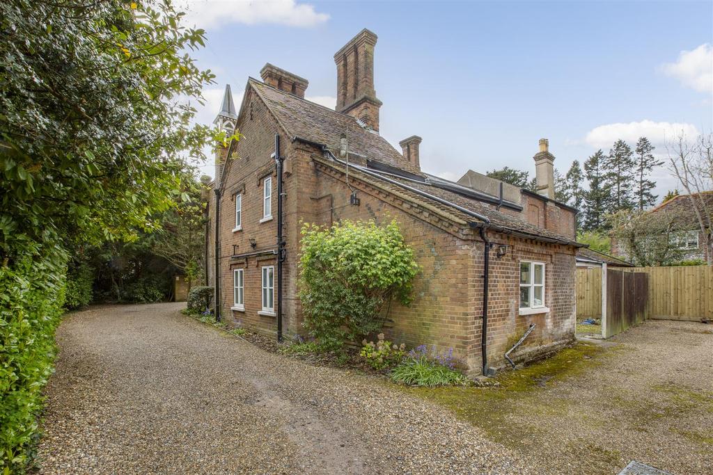 Flat 3 Totteridge House, Totteridge Lane, HP13 7 LR