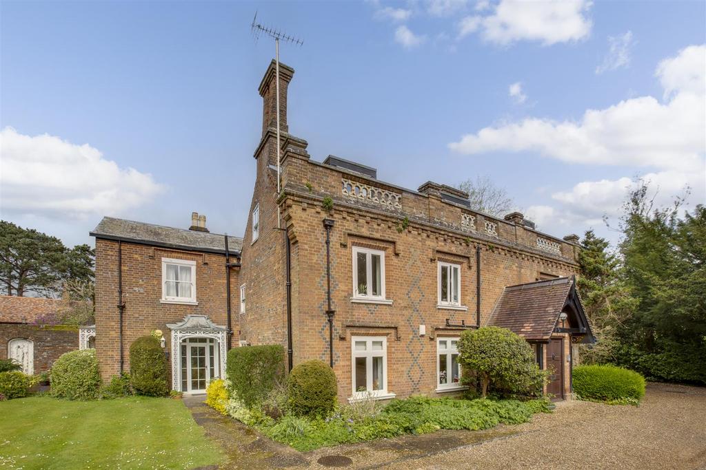 Flat 3 Totteridge House, Totteridge Lane, HP13 7 LR
