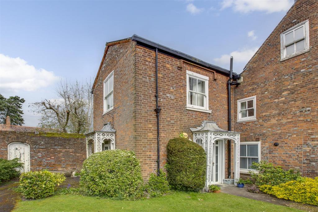 Flat 3 Totteridge House, Totteridge Lane, HP13 7 LR