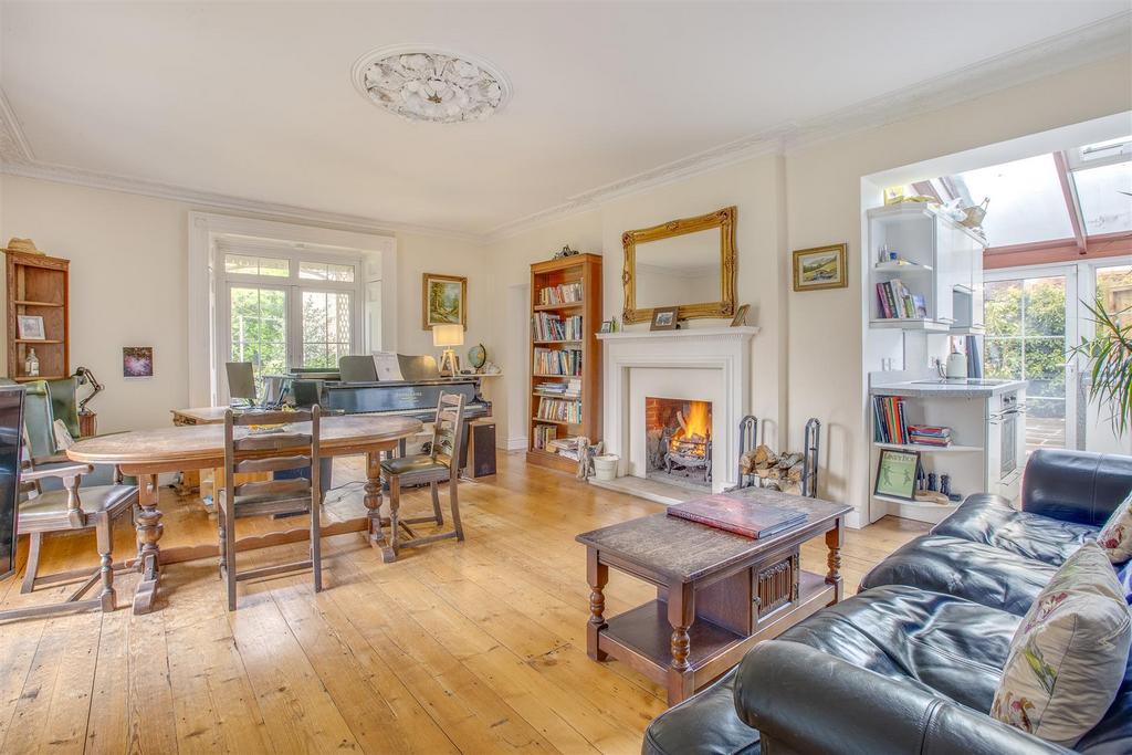 Flat 3 Totteridge House, Totteridge Lane, HP13 7 LR