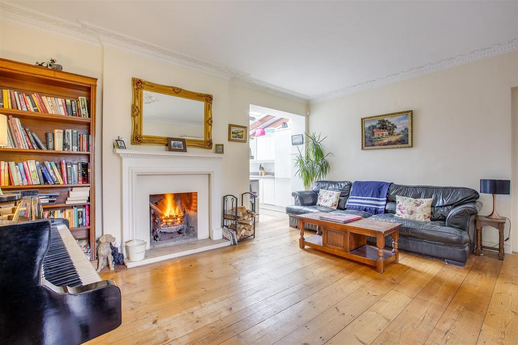 Flat 3 Totteridge House, Totteridge Lane, HP13 7 LR