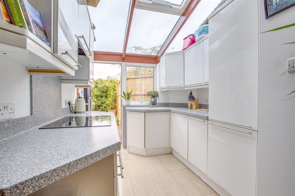 Flat 3 Totteridge House, Totteridge Lane, HP13 7 LR