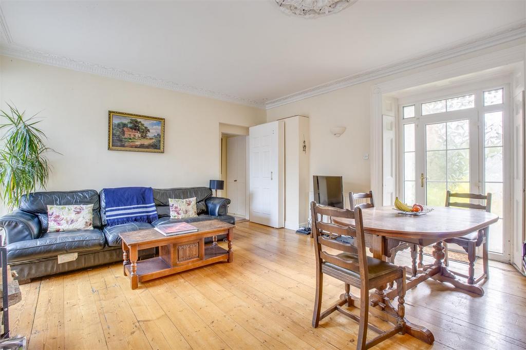 Flat 3 Totteridge House, Totteridge Lane, HP13 7 LR