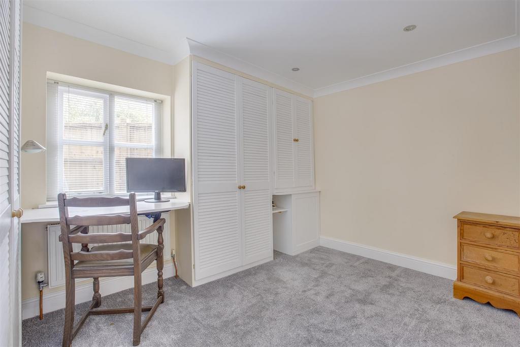 Flat 3 Totteridge House, Totteridge Lane, HP13 7 LR