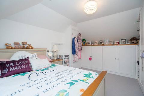 7 Highwood Avenue, Bushey, WD23 2AL