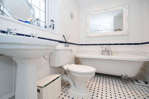 7 Highwood Avenue, Bushey, WD23 2AL