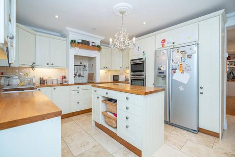 7 Highwood Avenue, Bushey, WD23 2AL