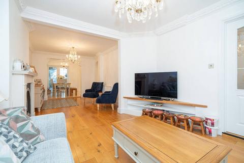7 Highwood Avenue, Bushey, WD23 2AL