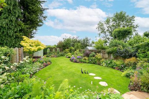 7 Highwood Avenue, Bushey, WD23 2AL