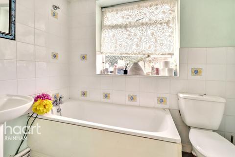 20 Ford Close, Rainham, RM13 7AU