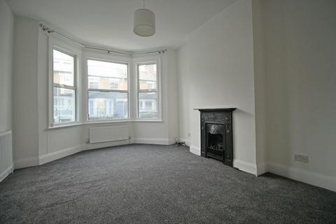 2 bedroom terraced house to rent, Coningsby Road, W5