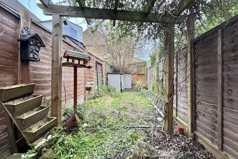 2 bedroom terraced house to rent, High Street, Garlinge, Margate