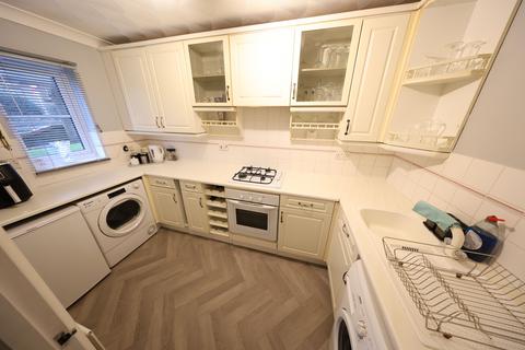 2 bedroom ground floor flat for sale, College Close, College Avenue, Grays