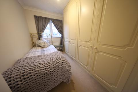 2 College Close, Grays, RM17 5UP