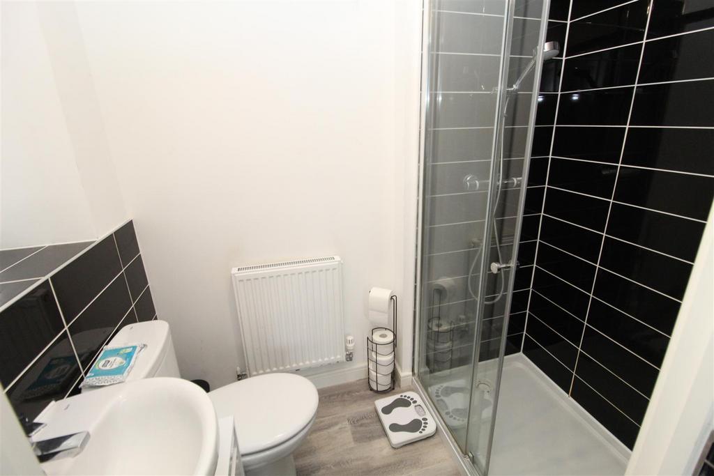 Ensuite1.JPG