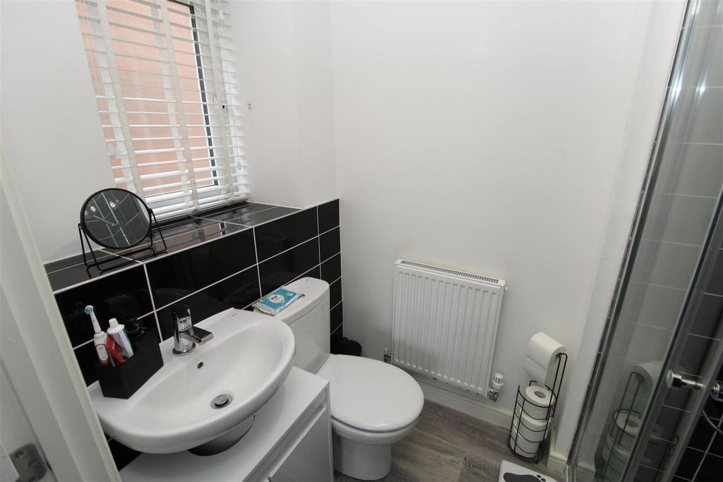 Ensuite.JPG
