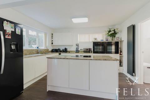 6 bedroom detached house for sale, Pinewood Road, Ringwood BH24