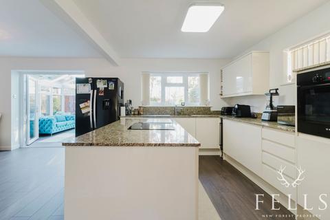 6 bedroom detached house for sale, Pinewood Road, Ringwood BH24