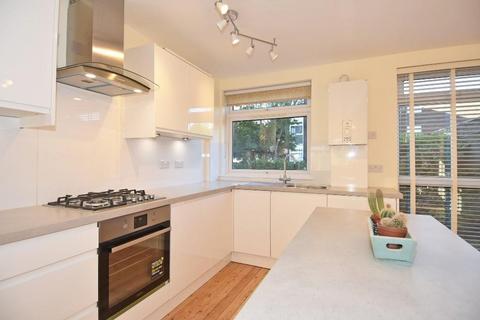 2 bedroom ground floor flat for sale, Rushmead, Richmond, TW10