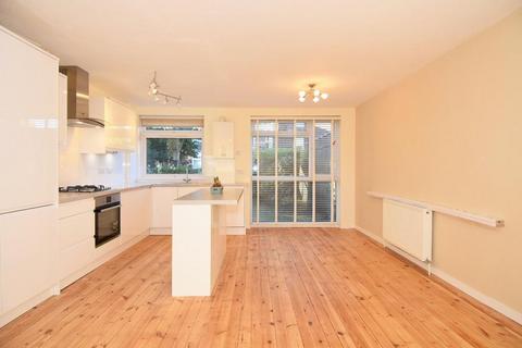 4 Rushmead, Richmond, TW10 7NW