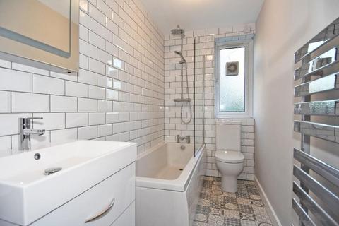 4 Rushmead, Richmond, TW10 7NW