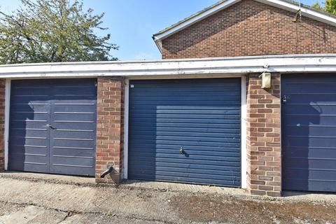 4 Rushmead, Richmond, TW10 7NW